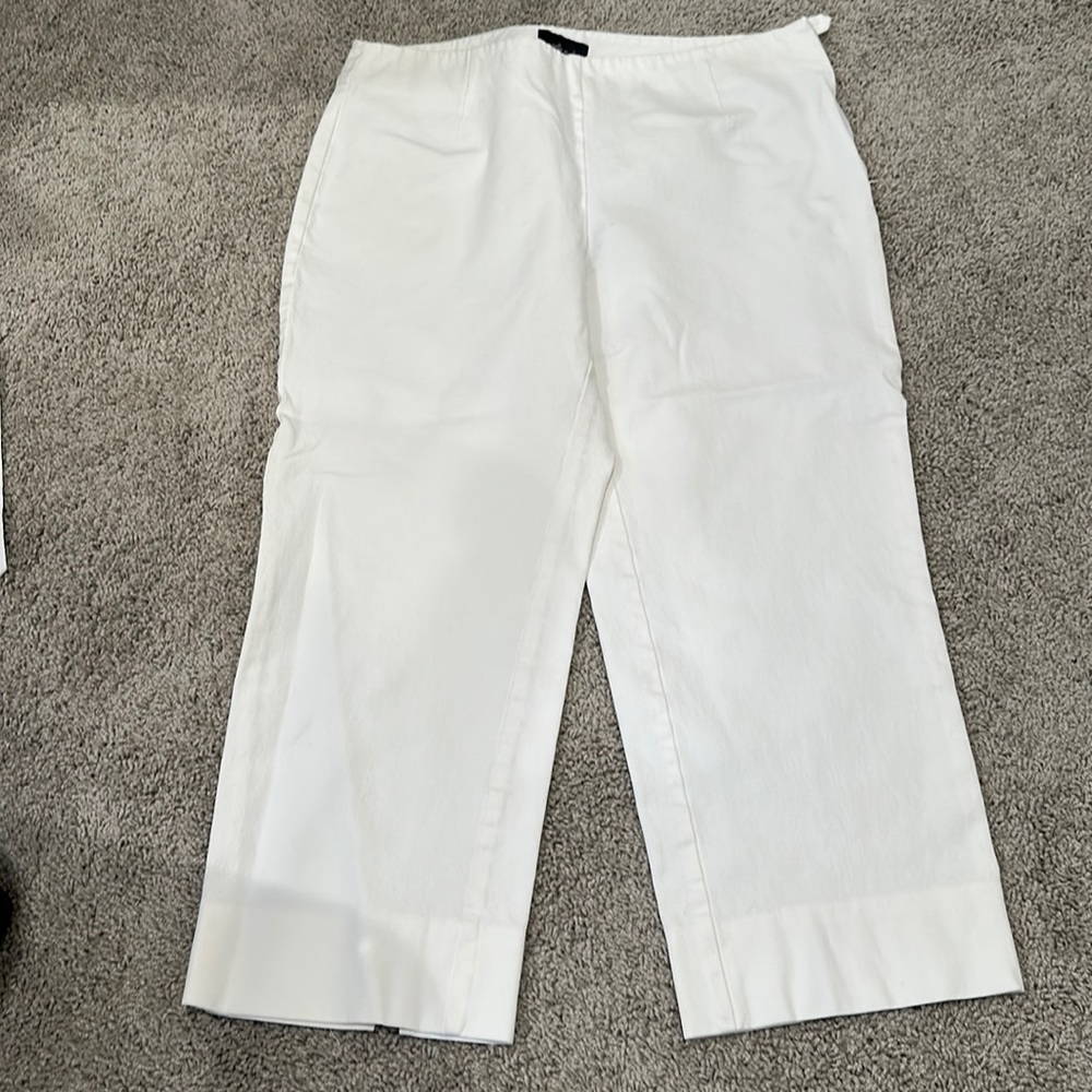 Gallia Moda cropped pants. White. Size 10
